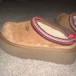 Ugh Tasmanian Platform Slippers Size 9